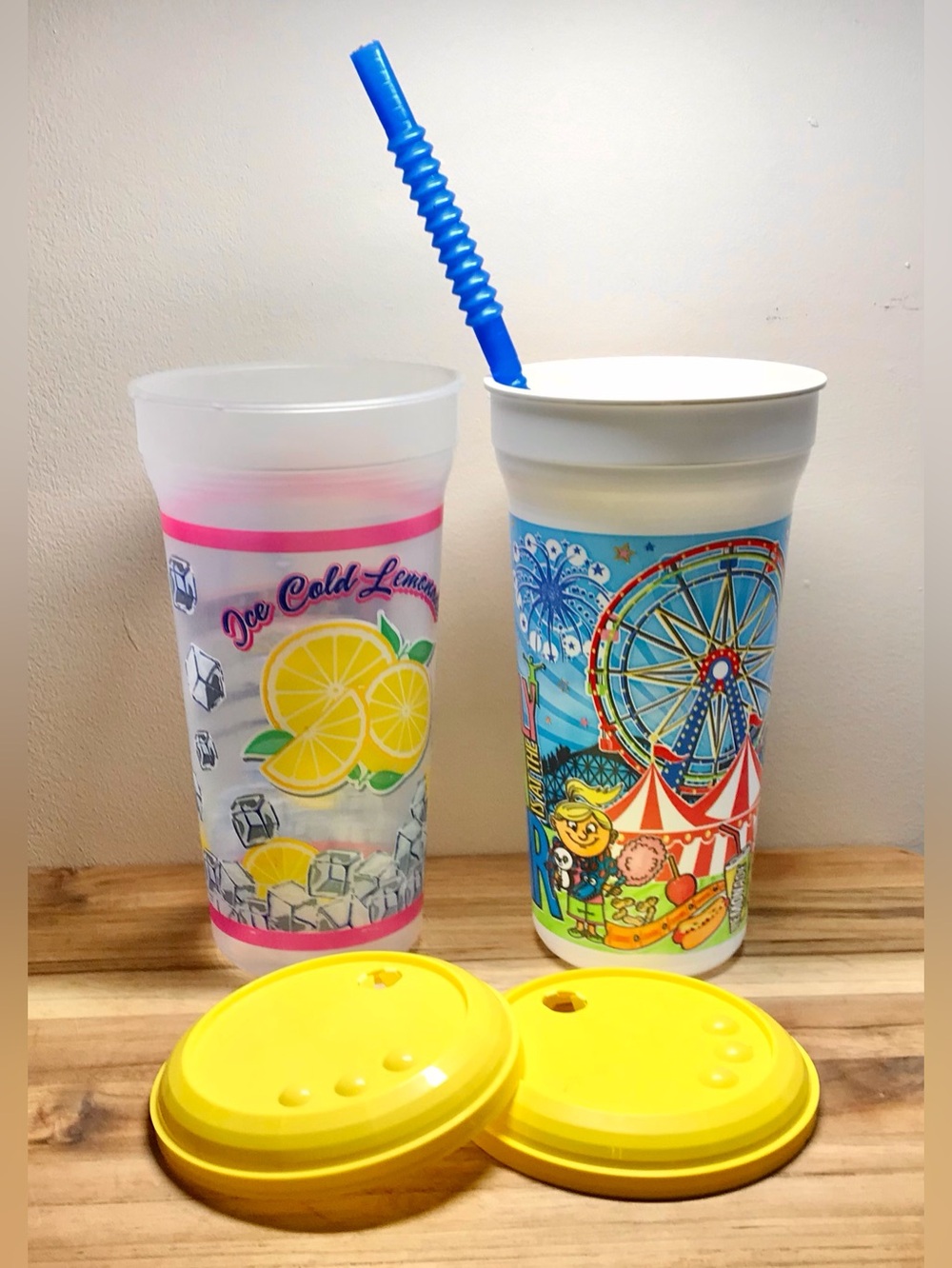 2/$10 Lot Fair Carnival Drinks Lemonade Soda Plastic Cups Lids 1 Straw Souvenir